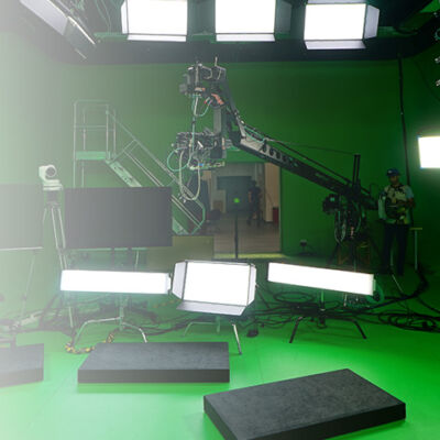 Should you use a Green Screen for your live stream or is a good chroma key software enough for your needS?